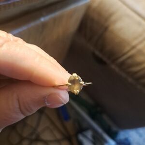 Elegant Gold Ring with Gemstone